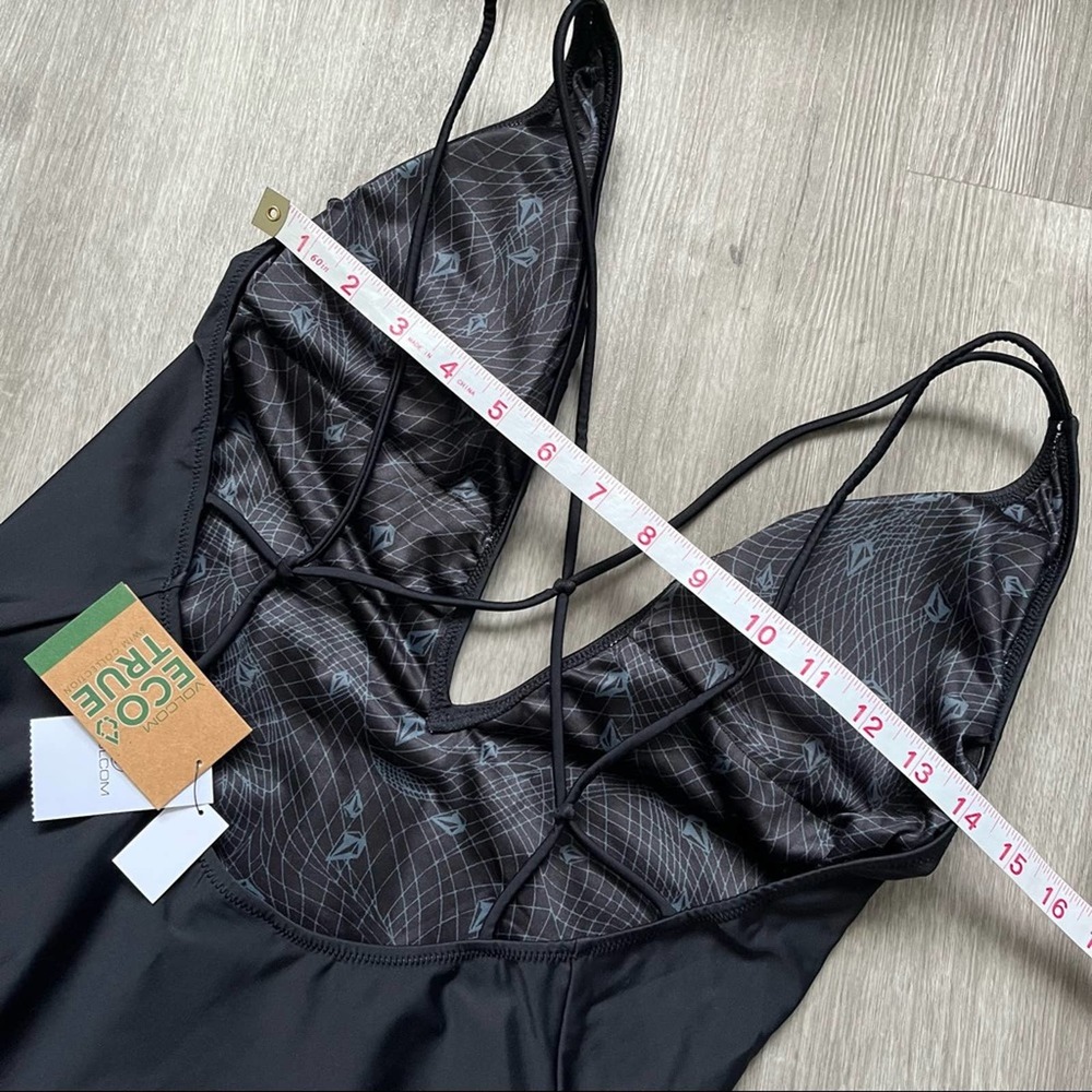Volcom• Simply solid One Piece - Picture 11 of 13